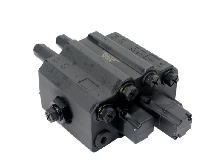 Rozdzielacz hydrauliczny do ładowaczy czołowych 2-sekcyjny (1 x sekcja pływająca) max przepływ 90L - sterowany na linkę i joystick VOIMA