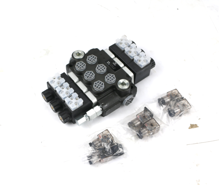 Rozdzielacz hydrauliczny 3-sekcyjny sterowany elektrycznie 12V 40L VOIMA 2