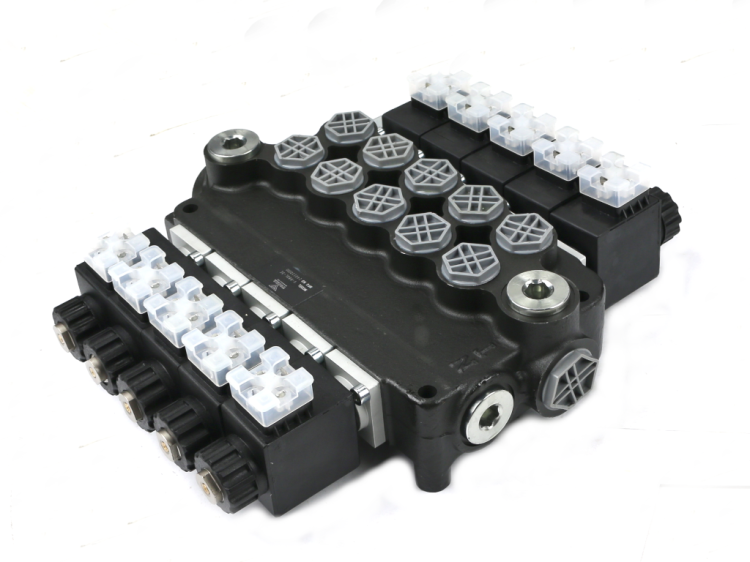 Rozdzielacz hydrauliczny 5-sekcyjny sterowany elektrycznie 12V 80L VOIMA