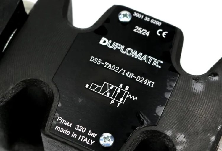 rozdzielacz-elektrozawor-ng-10-ds5-ta02-14n-d24k1-24vdc-cewka-x-1-compact-320bar--150l-min-duplomatic (2).webp